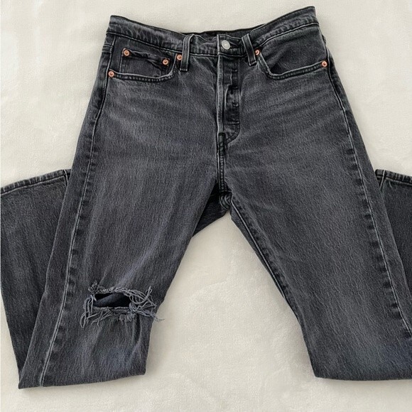 Levi's 501 High Rise Skinny Jeans Black with Distressed Knee, Size 28 NWOT - Picture 5 of 10